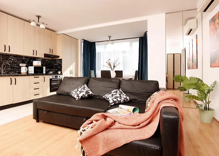 Enchanting Retreat - Historic Old Town - Pet-Friendly Haven - Steps From Unirii